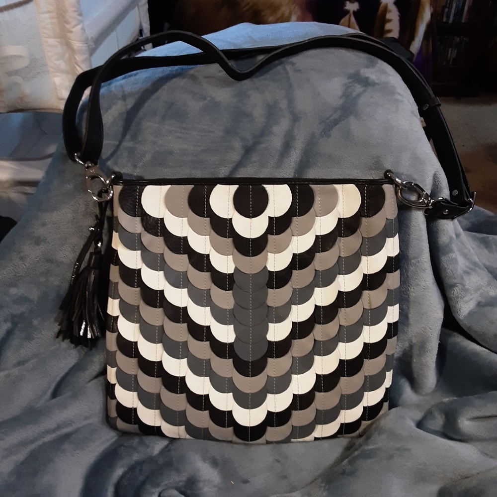 Gianni Conti Leather Bag is a medium-sized crossbody bag - Picture 3 of 10